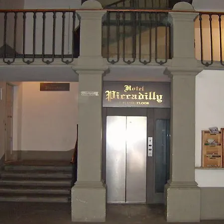 Hotel St. 2*