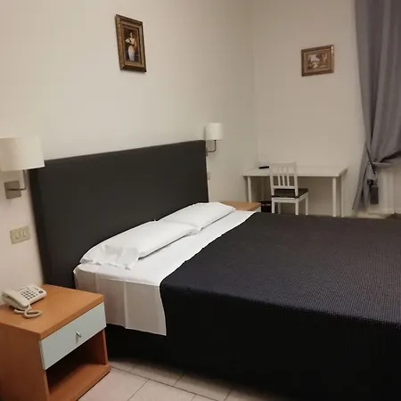 Ξενοδοχείο St. 2*