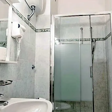 St. Ξενοδοχείο 2*